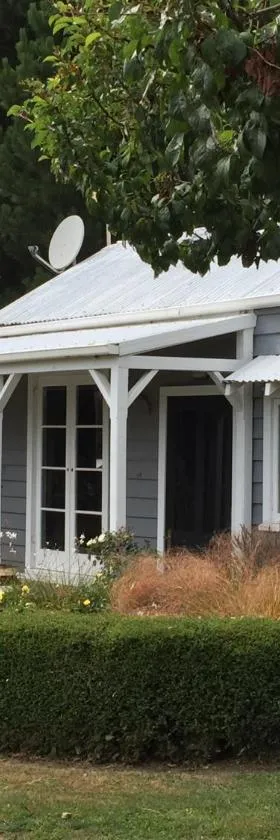 Birch Hill Cottage -30 minutes from St Arnaud，位于Wairau Valley的酒店