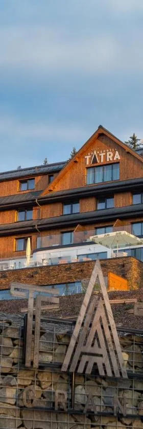 Grandhotel Tatra，位于大卡尔洛维采的酒店
