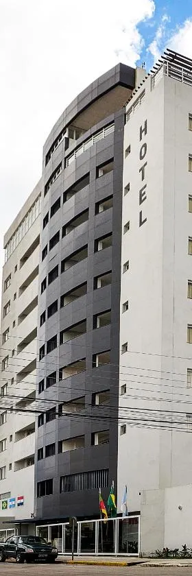 M Tower Hotel，位于佩洛塔斯的酒店