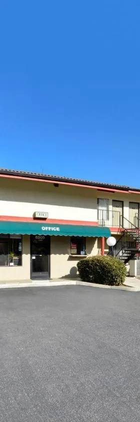 Atascadero Inn，位于阿塔斯卡德罗的酒店