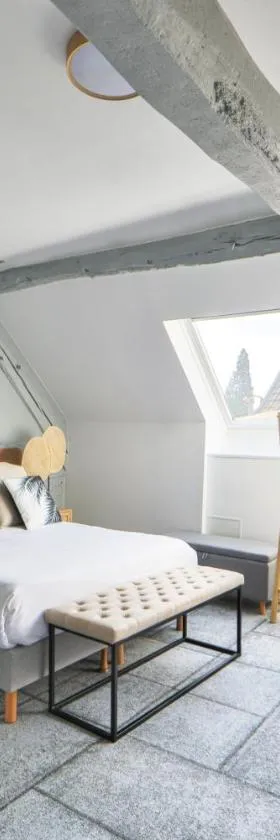 Logis Hôtel & Restaurant du Sauvage，位于La Ferté-Gaucher的酒店