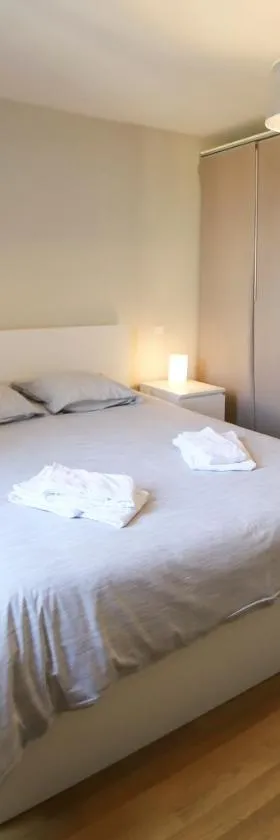 Maison tendance avec jardin, centre village, Alpilles, familles，位于埃瑞兹的酒店
