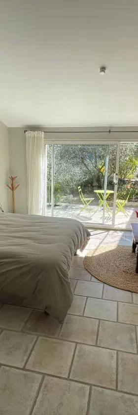 Gîte La maison dans l'Olivette，位于奥赖松的酒店