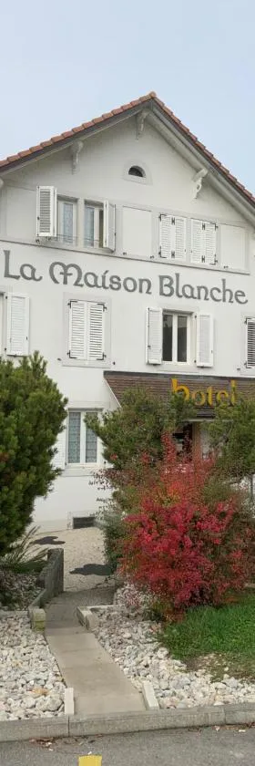 Hôtel Maison Blanche，位于伊韦尔东的酒店