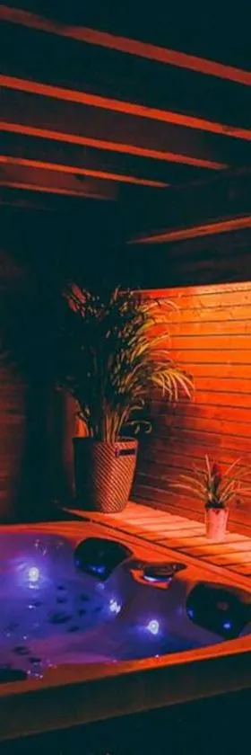 Le Spa du Cabanon: Cabanon de luxe avec Spa entièrement privatif，位于瓦拉日丁的酒店