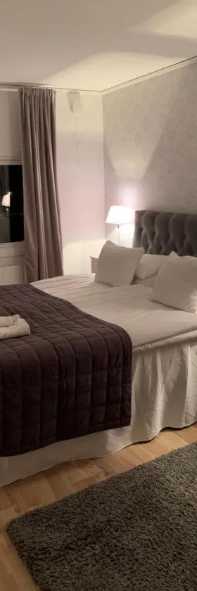 Hotell Kaprifol，位于亨尼博斯特兰德的酒店