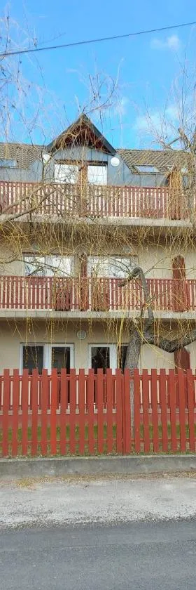 Margaréta Apartmanház，位于巴拉通雷勒的酒店