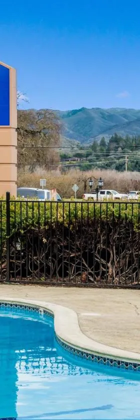 Americas Best Value Inn - Ukiah，位于尤奇亚的酒店