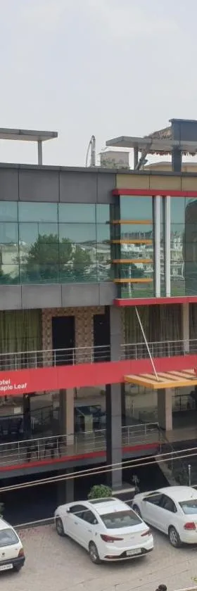 Maple Leaf Hotel，位于克勒尔的酒店