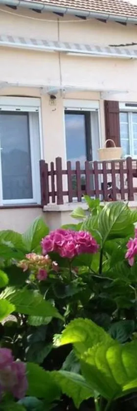La-Haut, gite-maison de vacances，位于Poinson-lès-Fays的酒店