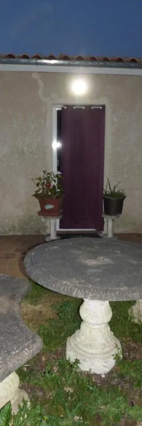 la maison des coquelicots，位于Saint-Genès-de-Fronsac的酒店