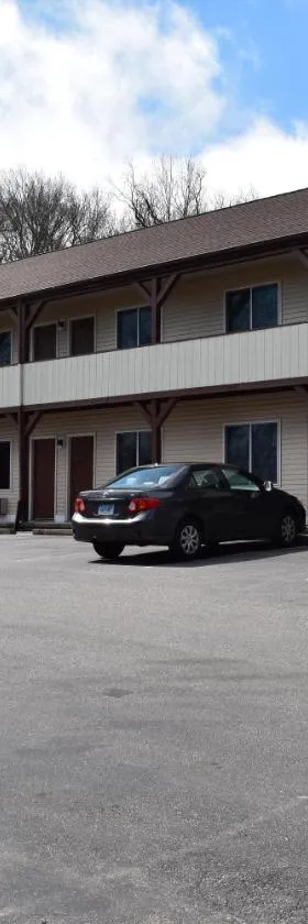 PLYMOUTH MOTOR LODGE，位于Terryville的酒店