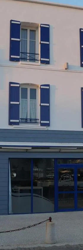 Hôtel L'Embarcadère，位于拉巴尔勒德蒙特的酒店