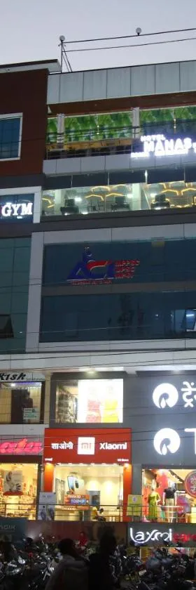 Hotel Manas Plus，位于Khandwa的酒店