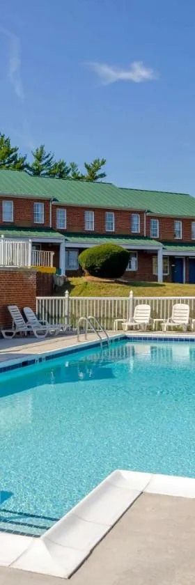 Quality Inn Waynesboro - Skyline Drive，位于韦恩斯伯勒的酒店