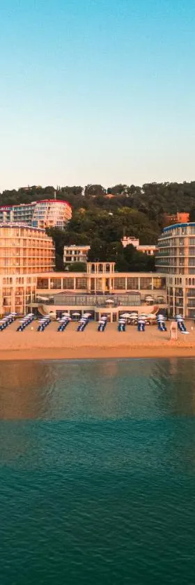 Azalia Beach Hotel Balneo & SPA，位于圣君士坦丁和海伦那的酒店