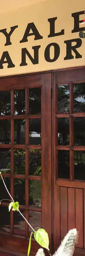 Royale Manor，位于科罗萨尔的酒店