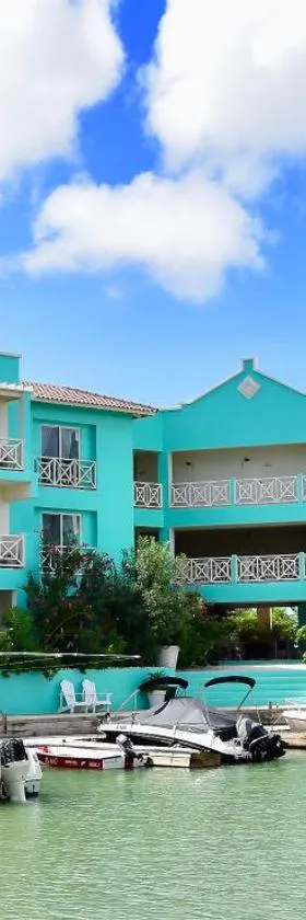 Ocean Breeze Boutique Hotel & Marina，位于克拉伦代克的酒店