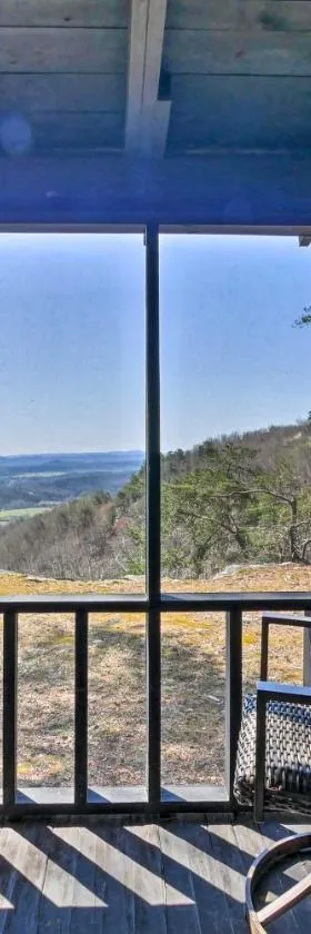 Secluded Ridgetop Hideaway with Valley Views!，位于Menlo的酒店
