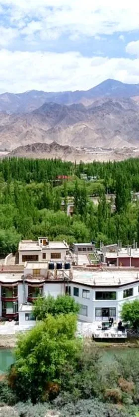 The Nature Residency - A Riverside Resort in Leh，位于列城的酒店
