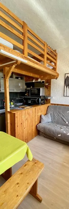 SUPER LIORAN - APPARTEMENT ENTIÈREMENT ÉQUIPÉ，位于拉维西尔的酒店