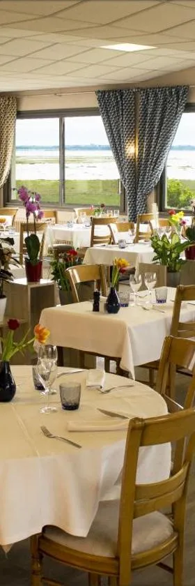Logis Hôtel Le Bretagne，位于滨海勒维维耶的酒店