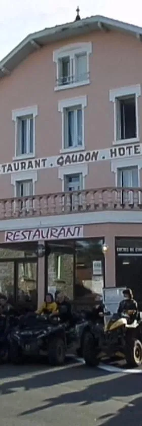 玫瑰人生酒店，位于Le Brugeron的酒店