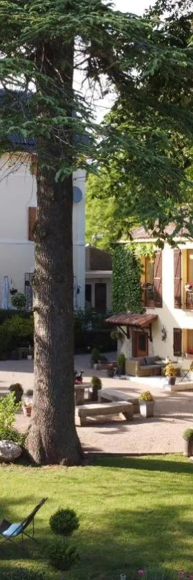 Gites du Caylar - Chambres et Appartments，位于勒凯拉的酒店