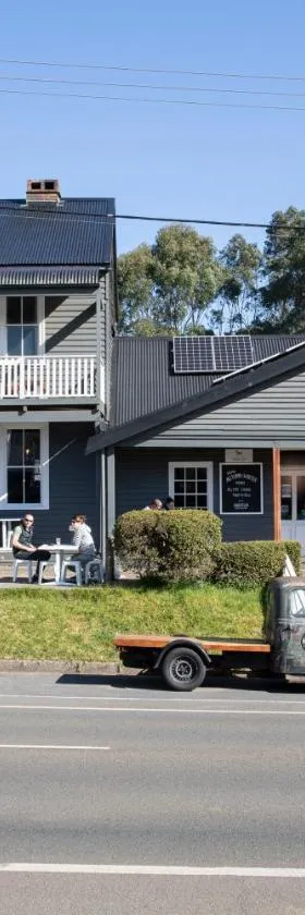 Robertson Public House and Kitchen，位于罗伯逊的酒店