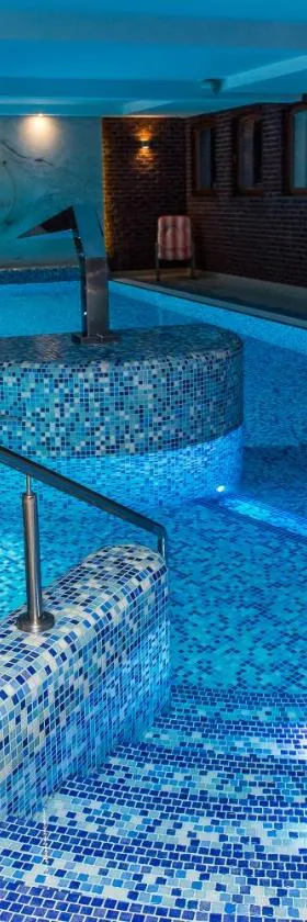 Palac Mortegi Hotel & SPA- Restauracja Szlachecka, SPA, Basen, Sauny, Jazda Konna, Mini Zoo- Luksus, Relaks i Przyroda w jednym!，位于Lubawa的酒店