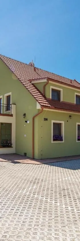 Třeboňské Apartmány，位于特热邦的酒店