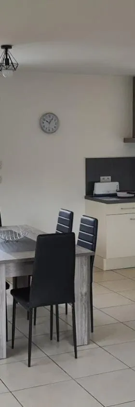 Appartement tout confort au milieu de la Margeride，位于Châteauneuf-de-Randon的酒店