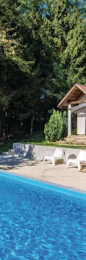 Guest house Sara Latin，位于Latin的酒店