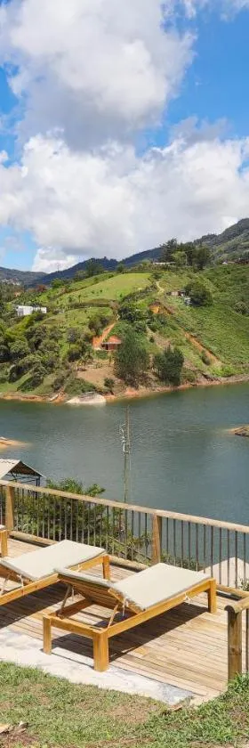 Soy Local Guatape Campestre，位于瓜塔佩的酒店