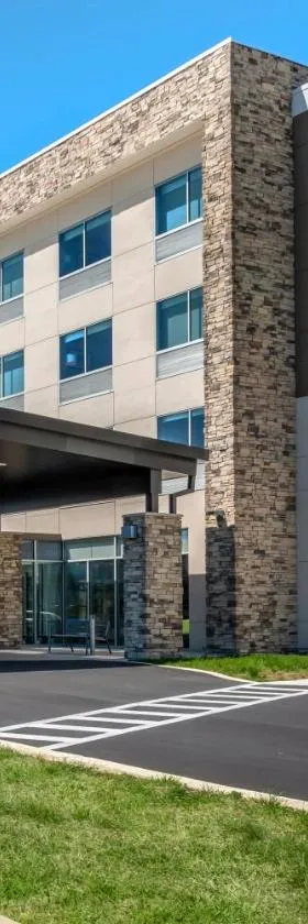 Holiday Inn Express & Suites - Carlisle Southwest I-81 by IHG，位于卡莱尔的酒店