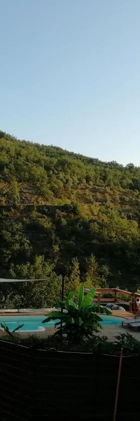 小城堡住宿加早餐旅馆，位于Ginoles的酒店