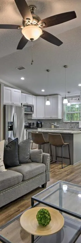 Serene Live Oak Home with Fire Pit by River and SOSMP!，位于利夫奥克的酒店