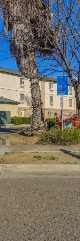 Motel 6-Lemoore, CA，位于勒穆尔的酒店
