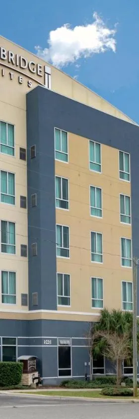 Staybridge Suites St. Petersburg FL by IHG，位于圣彼得堡的酒店