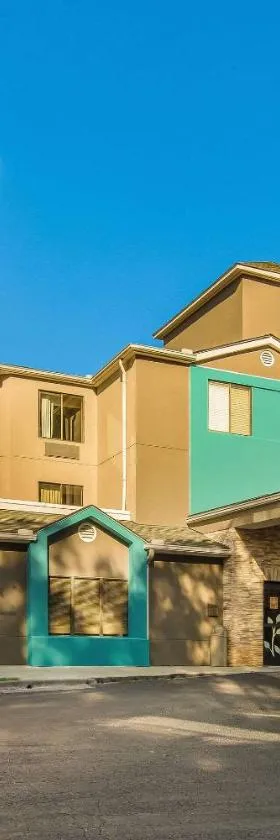 Clarion Pointe Wake Forest - Raleigh North，位于维克森林的酒店