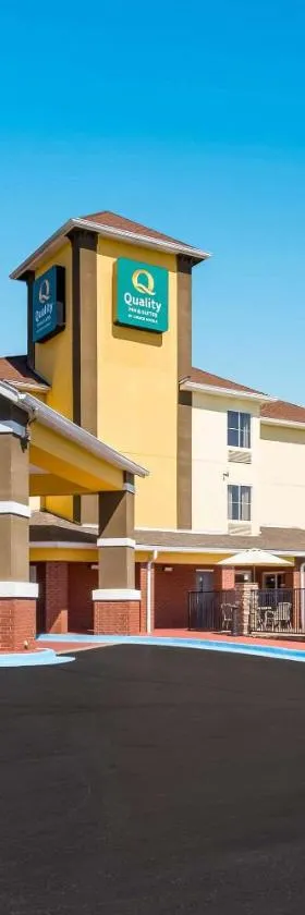 Quality Inn & Suites Huntsville Research Park Area，位于亨茨维尔的酒店