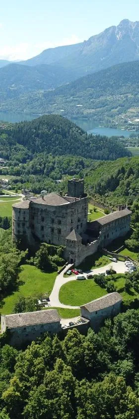 Castel Pergine，位于佩尔吉内瓦尔苏加纳的酒店