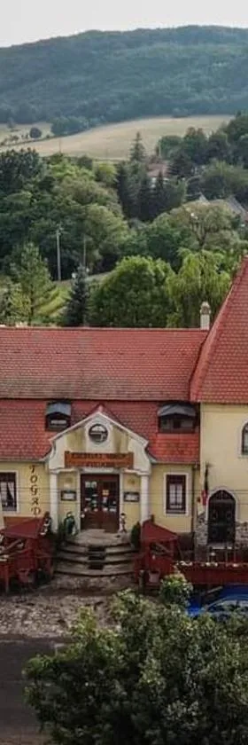 Cserhátvölgy Panzió，位于Alsótold的酒店