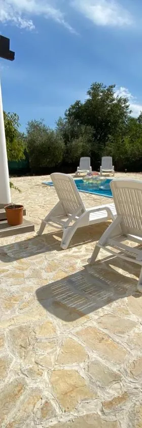 Villa Bubica- cozy holiday home in rural area with pool，位于Stankovci的酒店