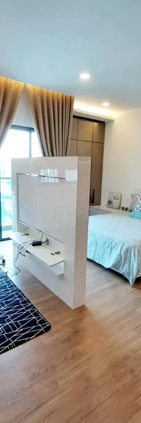 Symphony Tower Studio # 4 with balcony，位于蕉赖的酒店