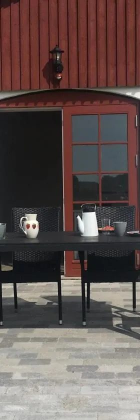 Vita og Pouls Gård - Guesthouse，位于维比的酒店