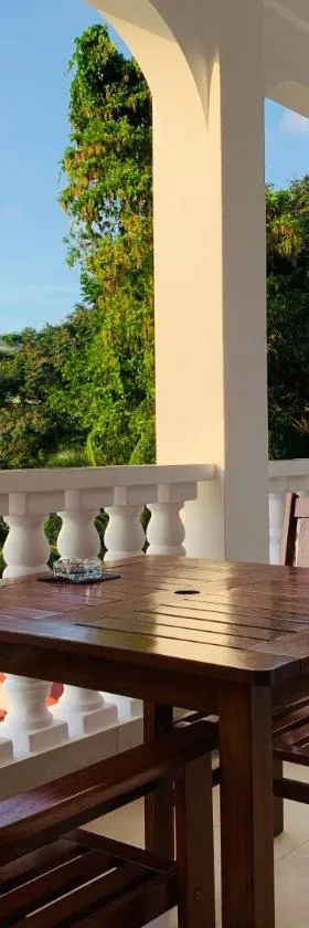 Oceanic View Apartments，位于博瓦隆的酒店