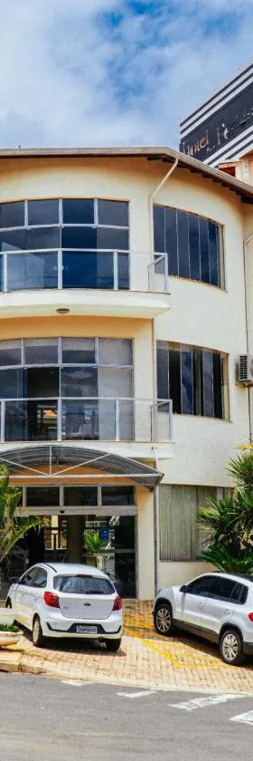 Ferian Plaza Hotel，位于伊塔皮拉的酒店