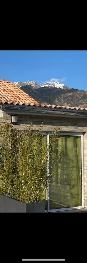 Beau T2 cosy Entre Gap et le lac de Serre-ponçon，位于新拉巴蒂的酒店