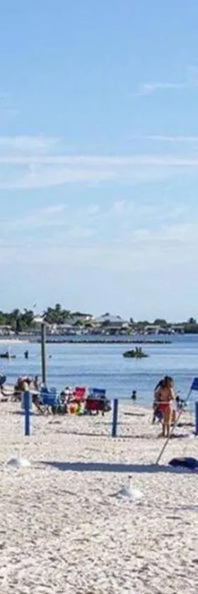 Little Harbor Resort #206 Tampa Bay FL Beach, Bayview, 2 Pools，位于拉斯金的酒店